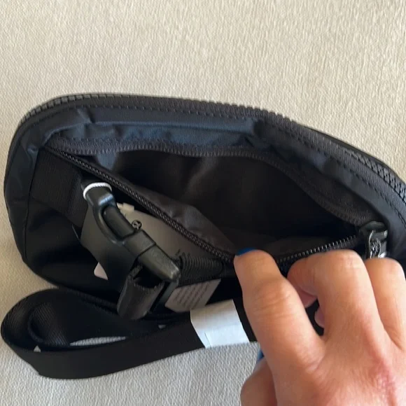 *LAST ONE* Lululemon Everywhere Belt Bag in Wordmark - Picture 10 of 11